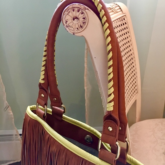 Steven Madden fringe Tote bag - Picture 4 of 5